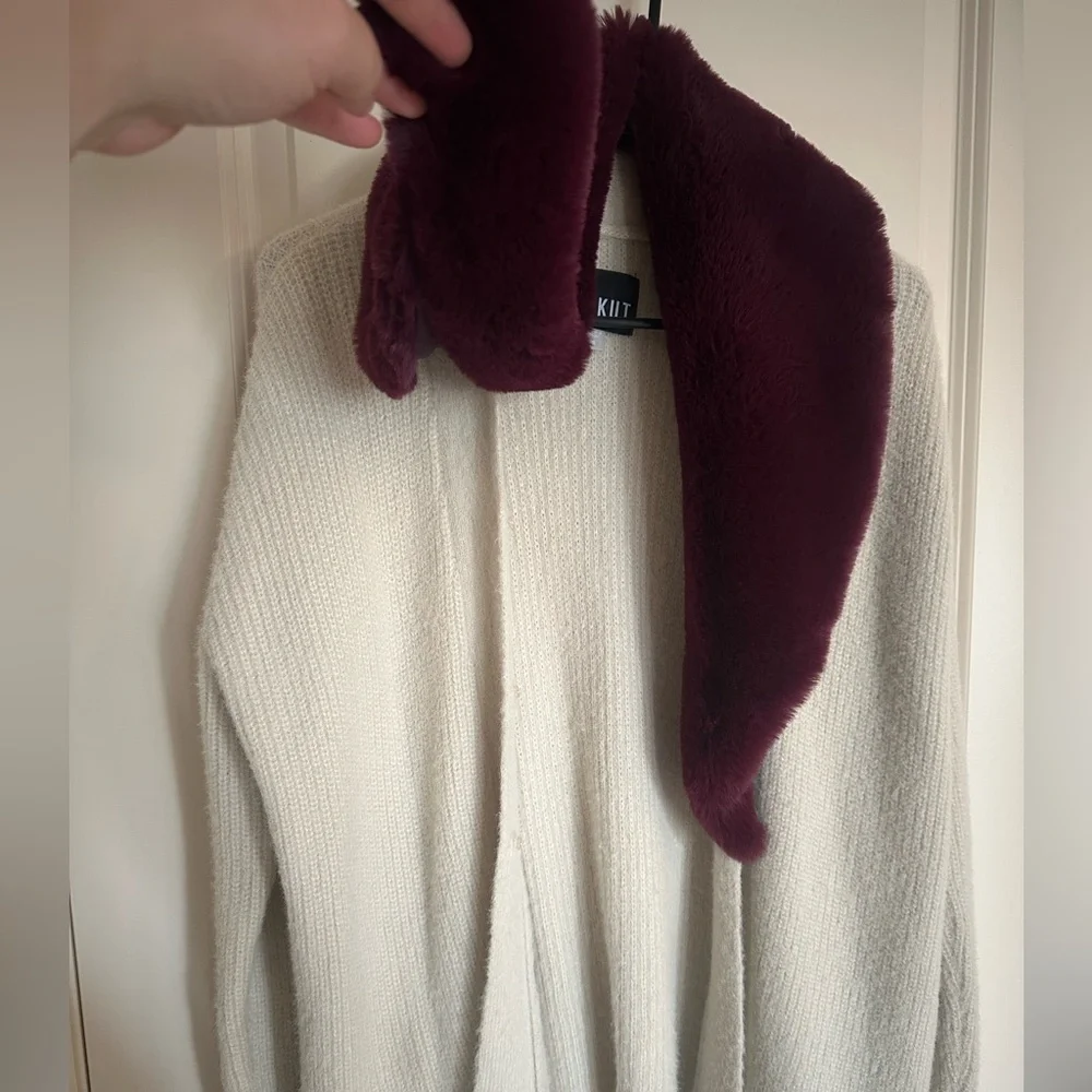 Kut Cream Cardigan with Plum Faux Fur Collar NWOT - Picture 3 of 5